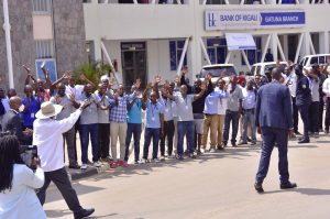 KATUNA-BORDER-H.E GREETING THE PEOPLE